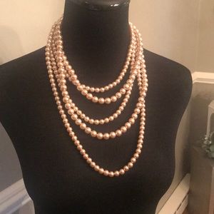 Chunky pearl necklace
